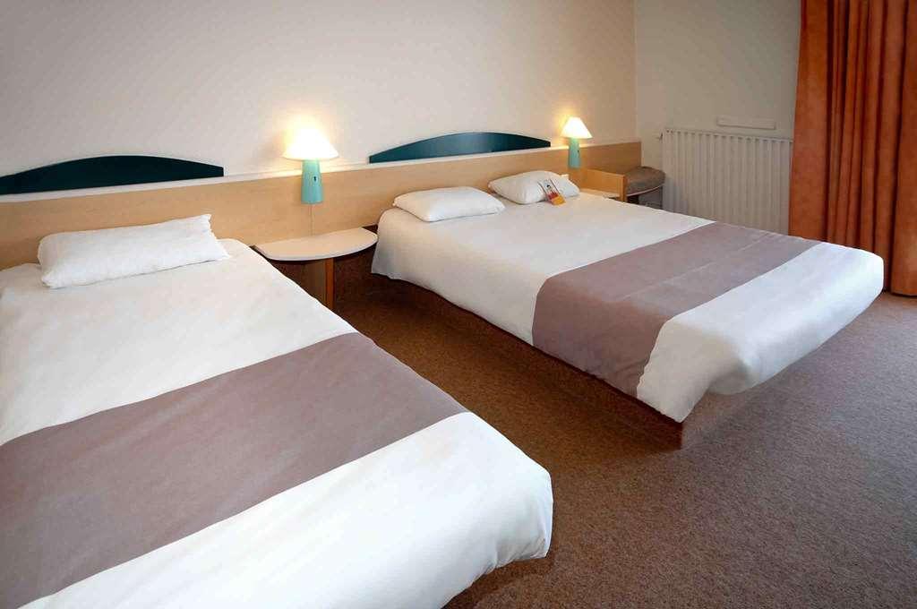 Ibis Centre Millau Hotel Room photo
